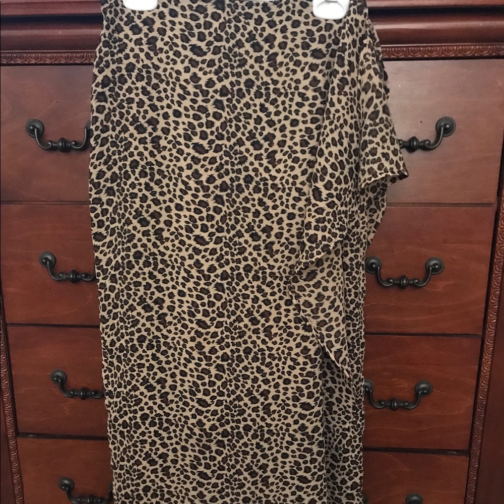 BLACK MARKET LEOPARD PRINT MIDI SKIRT🌺